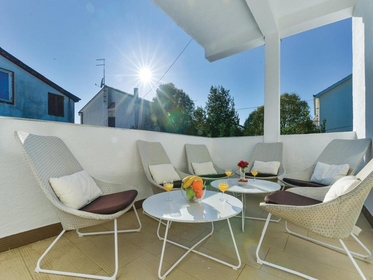 Vila Xxl Gega With Pool, Jacuzzi