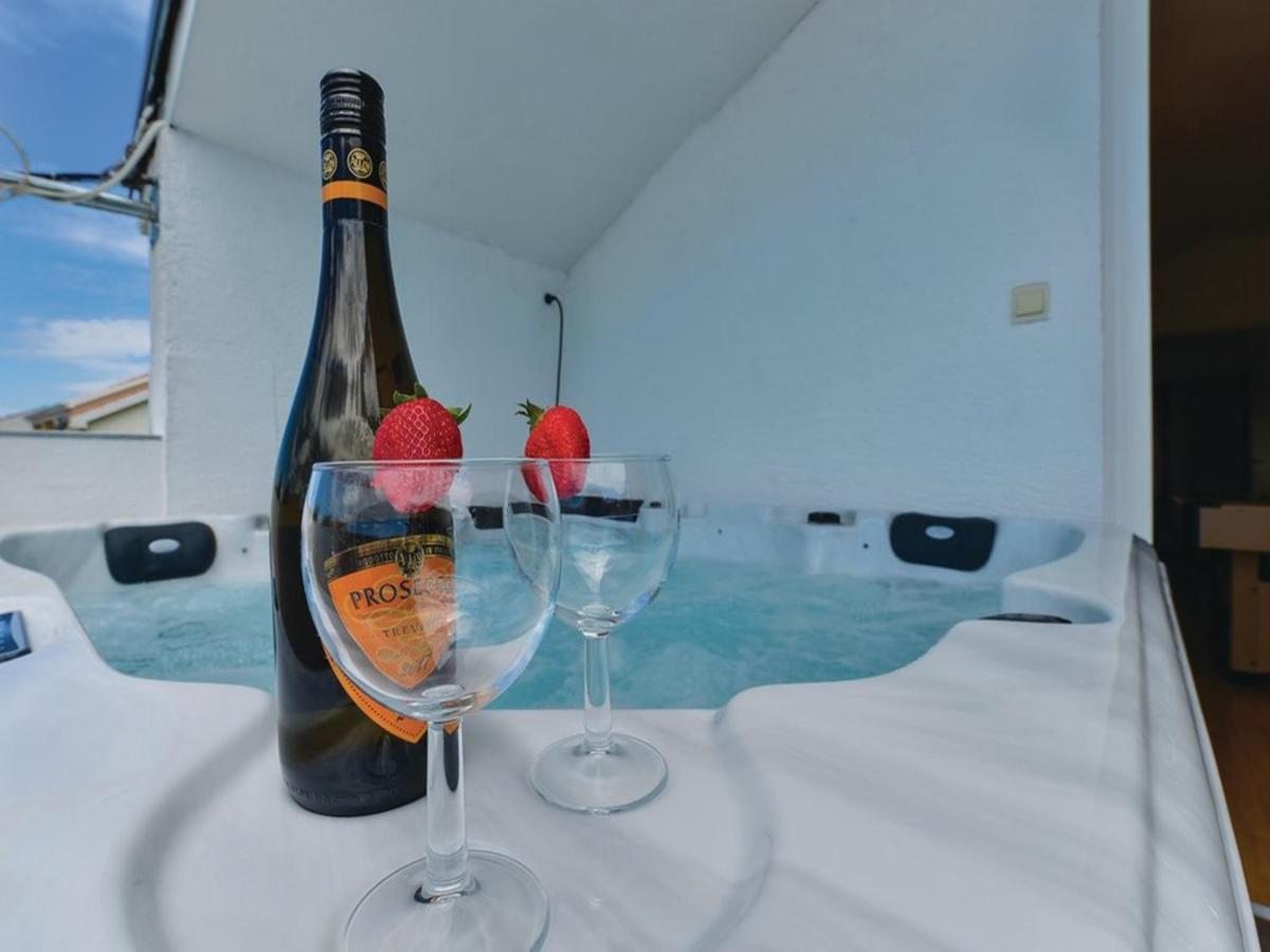 Xxl Gega With Pool, Jacuzzi Vila *