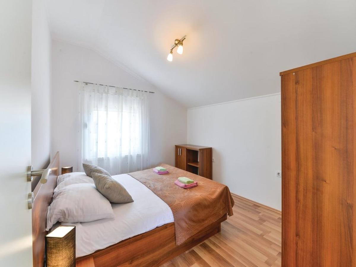 Vila Xxl Gega With Pool, Jacuzzi