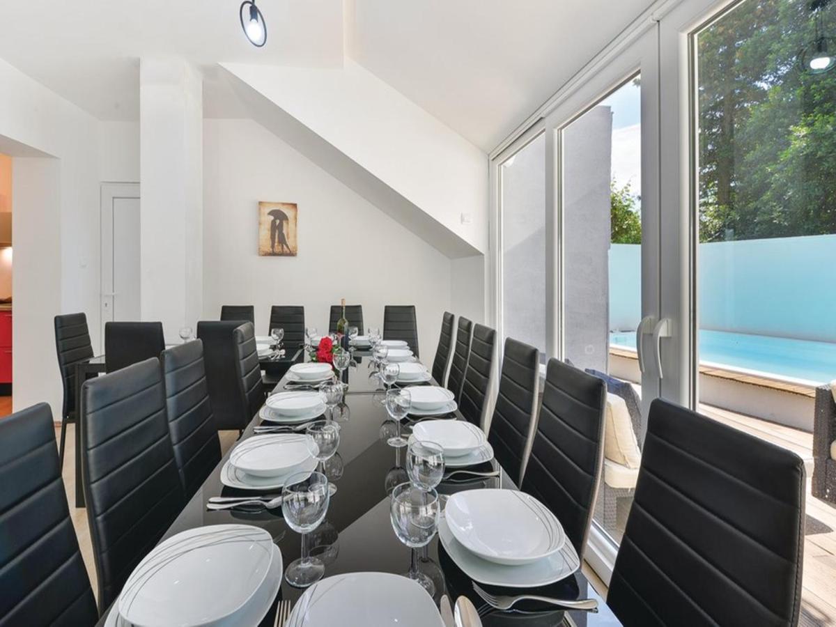 Vila Xxl Gega With Pool, Jacuzzi
